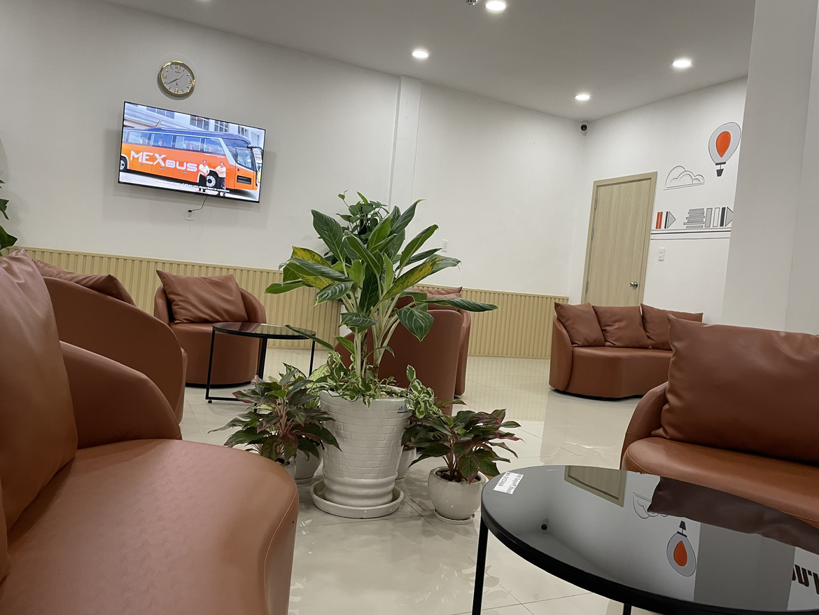 Không gian phòng chờ MexBus tại 121 Cô Giang, Tp. HCM